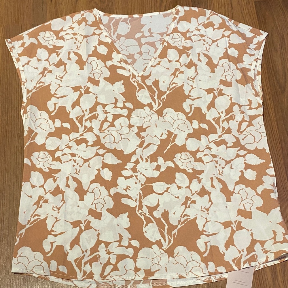 ✨8/$10. Emery Rose. Floral Print Women's Top. Size Medium
